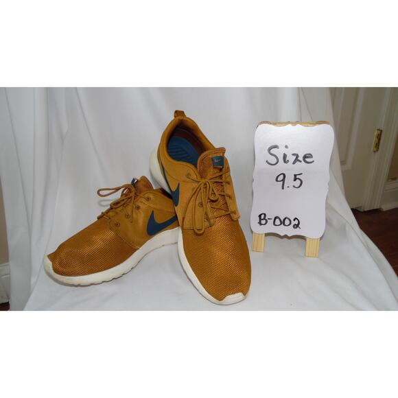 Men's Nike size 9.5 - Picture 1 of 2